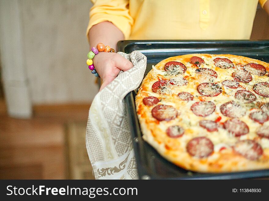 The girl is cooking pizza