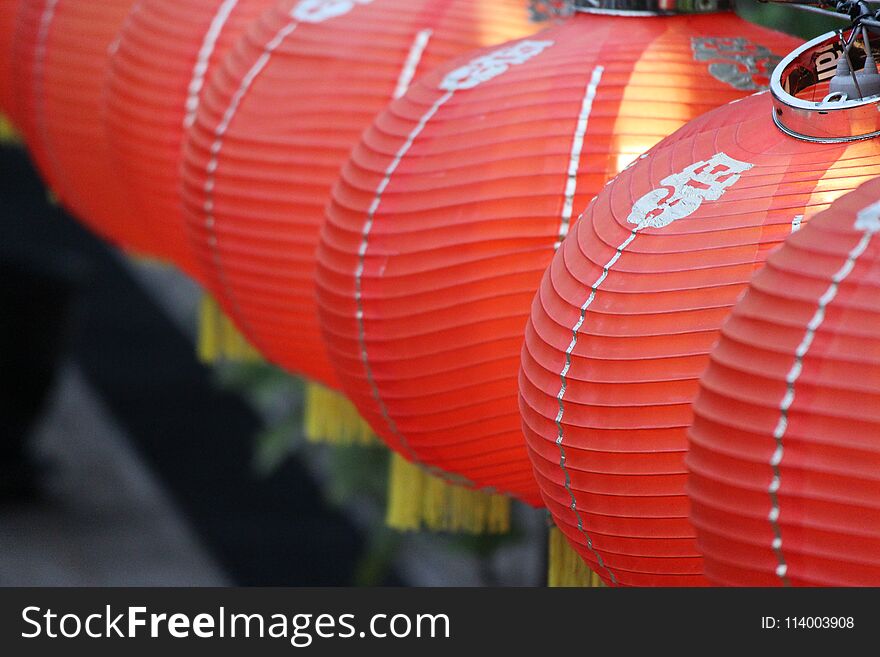 Chinese will decorate their Entrance with a Pair of Red Lantern to Welcome Good Luck. Chinese will decorate their Entrance with a Pair of Red Lantern to Welcome Good Luck