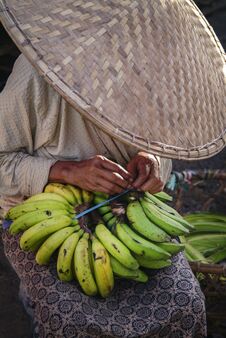 Woman Selling Bananas At The Ubud, Bali Market. Stock Photo