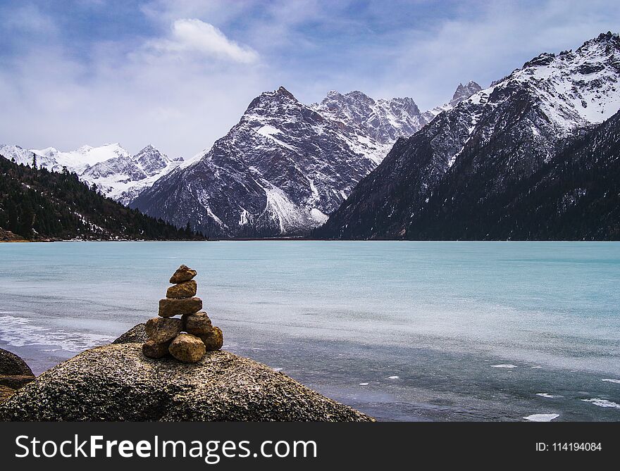 Snow mountain , frozen lake , the early spring scenery of the qinghai-tibet plateau. Tibet autonomous region , china. Snow mountain , frozen lake , the early spring scenery of the qinghai-tibet plateau. Tibet autonomous region , china
