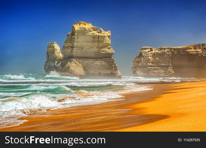 Descent of the stairs to the beach to the Pacific ocean near the 12 apostles.