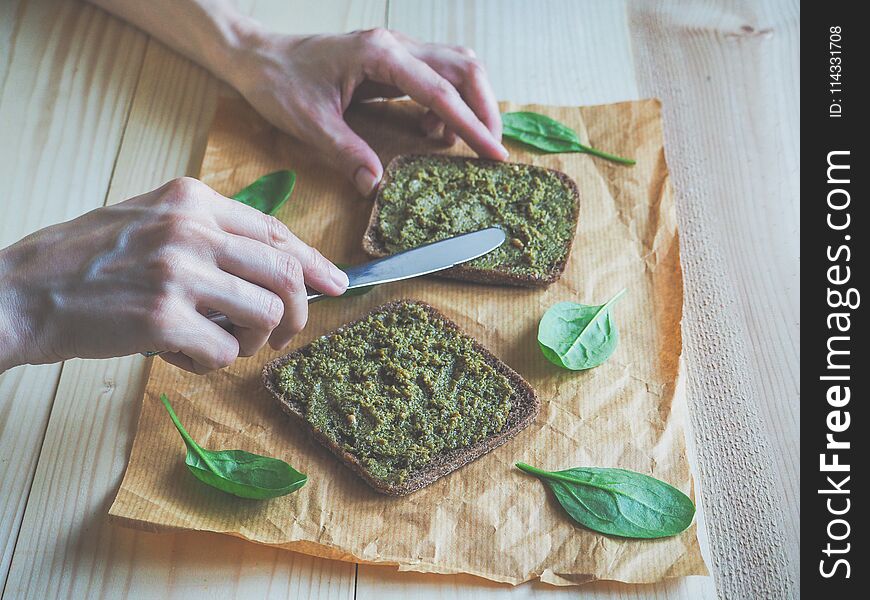 Delicious cream of spinach on the bread.