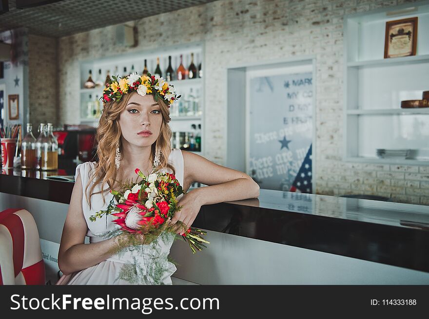 Portrait of a girl in a wreath of flowers 5878.