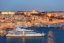 Valletta, Malta. View Of Grand Harbor From Upper Barrakka Gardens In The Evening Royalty Free Stock Images Valletta, Malta. View Of Grand Harbor From Upper Barrakka Gardens In The Evening Royalty Free Stock Images