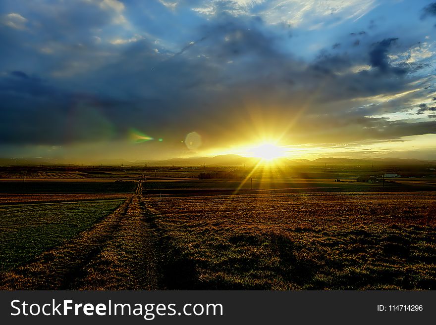 Sky, Horizon, Field, Atmosphere