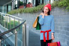 Teenager Women Holding A Shopping Bag. Royalty Free Stock Image