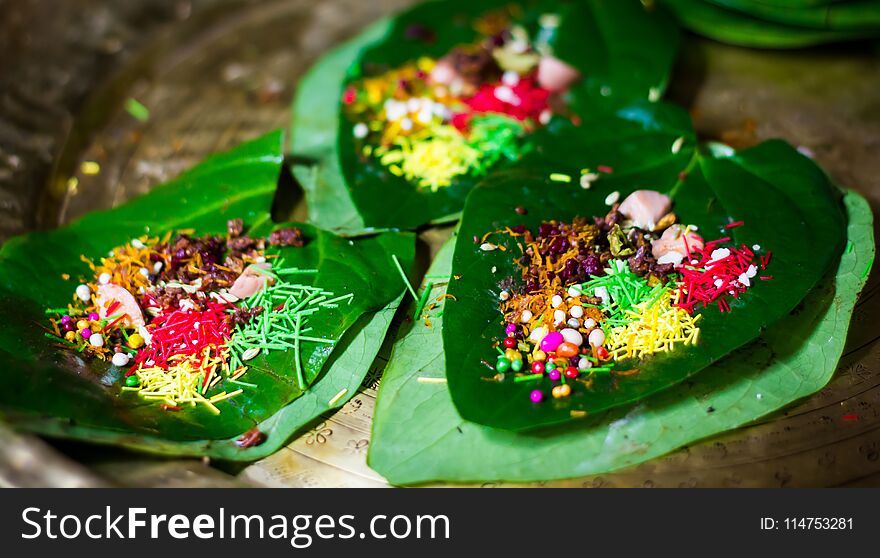 banarasi pan, betel nut garnished with all indian banarasi ingredients for sale