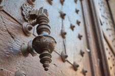 Free Closeup Of Beautiful Rusty Handle And Circular Ornaments Of A Old Wood Door In Toledo Stock Images - 115168384