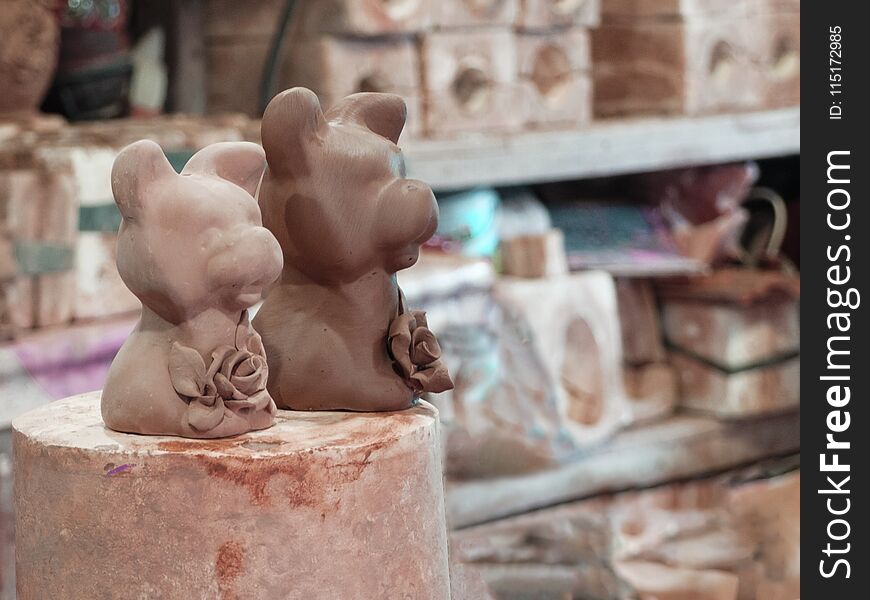 Clay figurines of dogs handcrafted in the workplace.