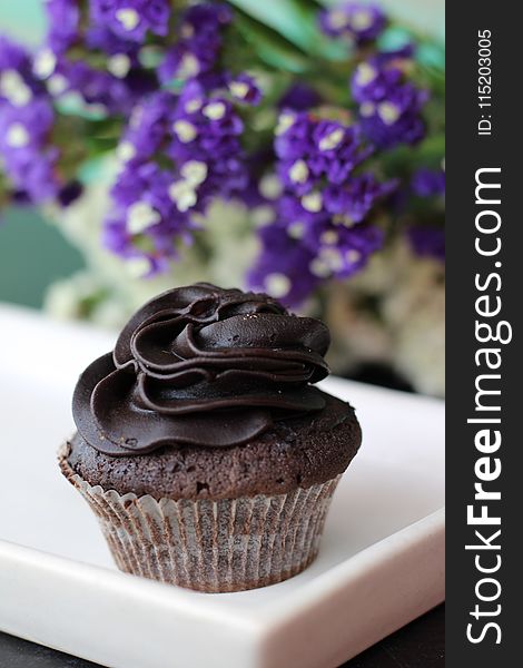 Close-up Photography of Chocolate Cupcake