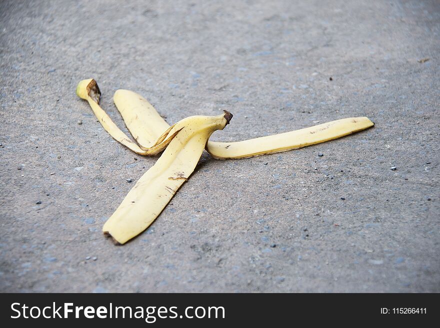 Banana peel was left on the concrete floor. The danger may slip.