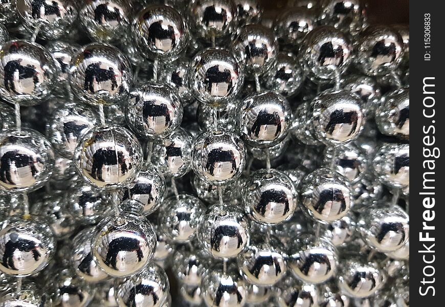 Thin Thread With Plastic Spheres In Silver Color
