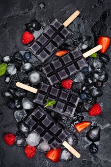 Trendy Black Charcoal Ice Cream Popsicles Royalty Free Stock Photography Trendy Black Charcoal Ice Cream Popsicles Royalty Free Stock Photography