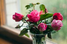 Homemade Roses. Bouquet In A Crystal Vase On A Wooden Window. The Concept Of Quiet And Cozy Village Life, Gardening And Environmen Stock Photo
