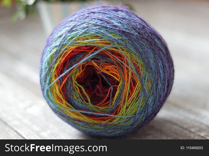 This famous yarn is made from 100% sheep wool. This is the Turkish yarn that was rolled into a circle. This famous yarn is made from 100% sheep wool. This is the Turkish yarn that was rolled into a circle