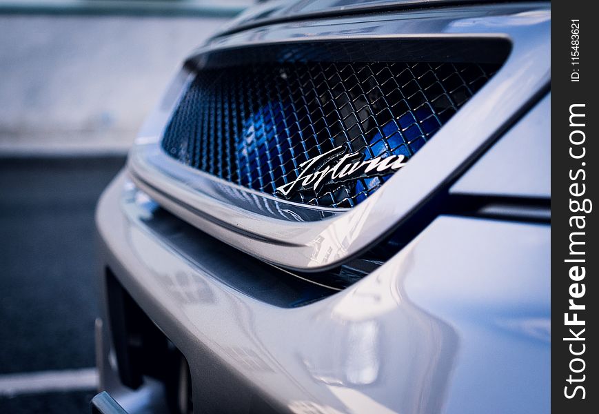 Shallow Focus Photography Of Car&x27;s Front Grill