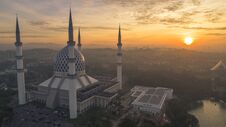 A Sunrise At Blue Mosque, Shah Alam Royalty Free Stock Images