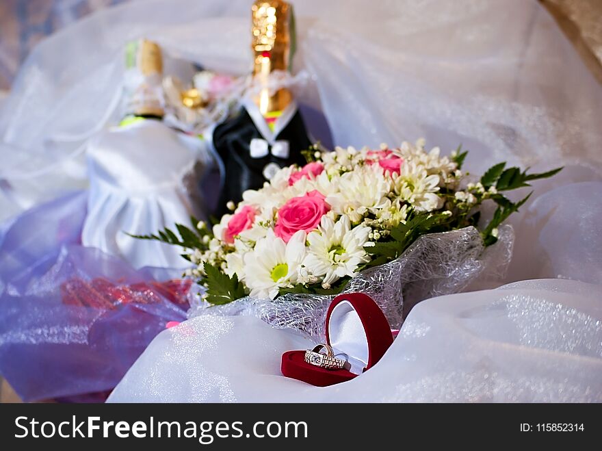 Small bridal bouquet with rings