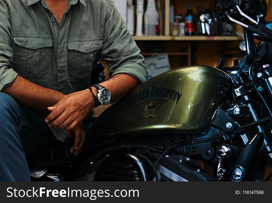 Gold and Silver Harley-davidson Motorcycle