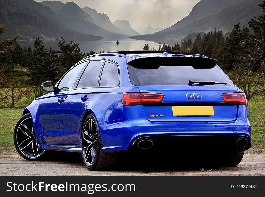 Photo of Blue Audi RS 6