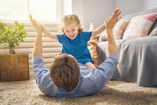 Free Daddy And His Child Playing Royalty Free Stock Images - 116686749
