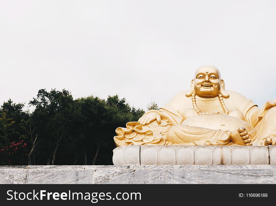 Gold Buddah Statue