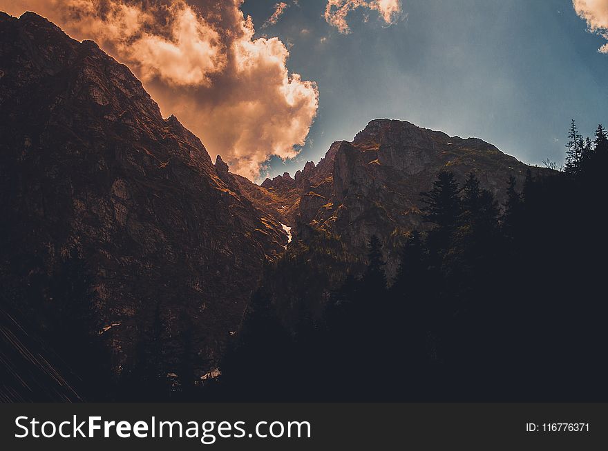 Photo of Rock Mountain Near Treers