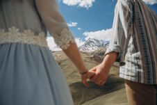 Big Mountain Snowy Peak Between Hands Loving Couple Royalty Free Stock Images