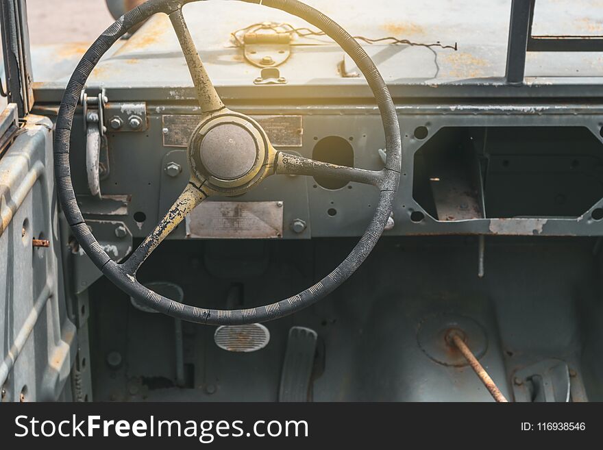 Old car steering wheel to leave the park can not be recycled.