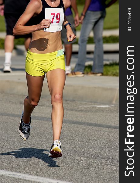 A runner in black and yellow