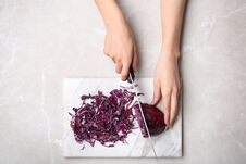 Woman Cutting Red Cabbage Royalty Free Stock Photography
