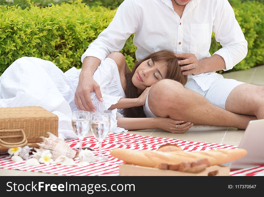 Romantic Couple Wedding Photography Couples love the young and sweet. Enjoy the fresh air at the poolside.