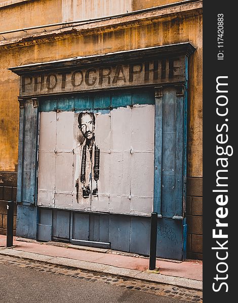 Brown and White Photographie Signage