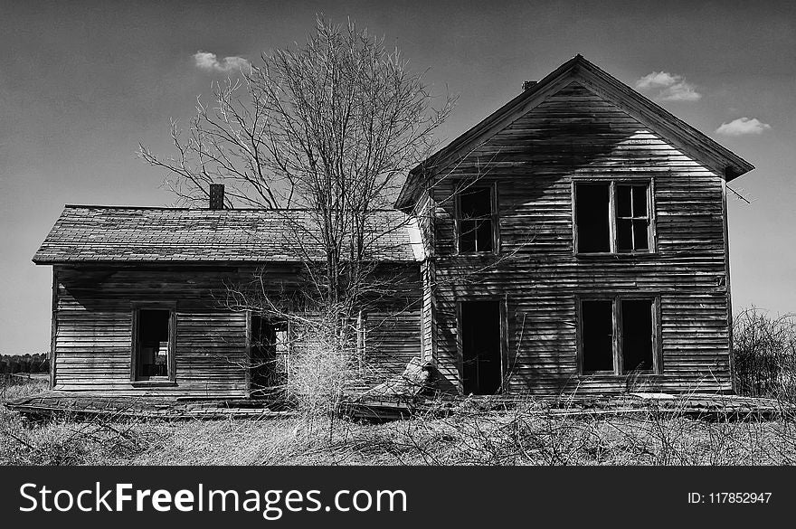 Photo of Grayscale House