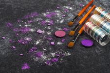 Collection Of Brushes And Palette Near Loose Eyeshadow Stock Images Collection Of Brushes And Palette Near Loose Eyeshadow Stock Images