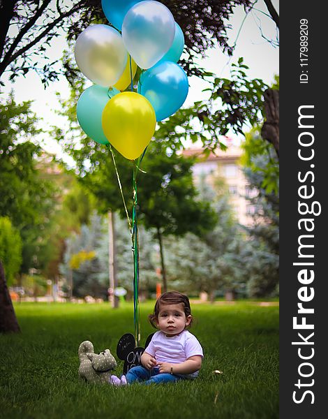 Baby&x27; With Blue And Yellow Balloons