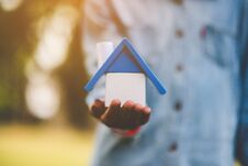 Free Hands And Home Of Many People. Royalty Free Stock Images - 118544329