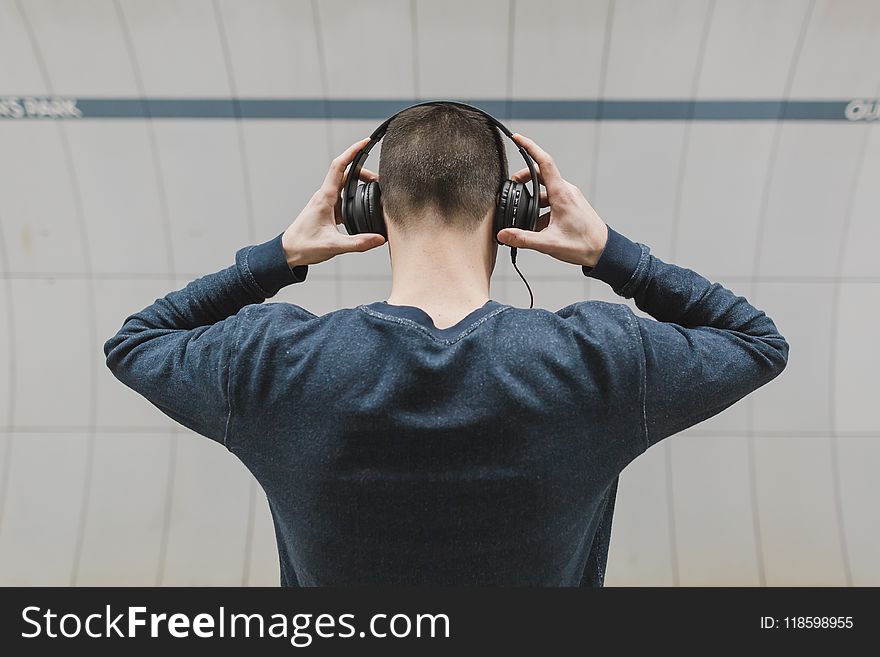 Man Wearing Gray Sweatshirt and Headphones