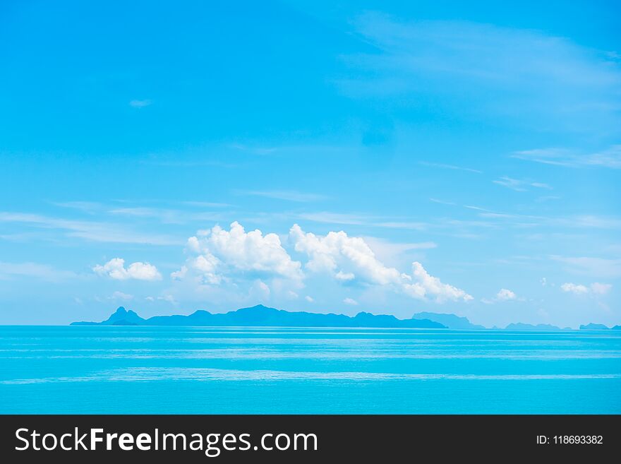 Beautiful sea and ocean with cloud on blue sky background