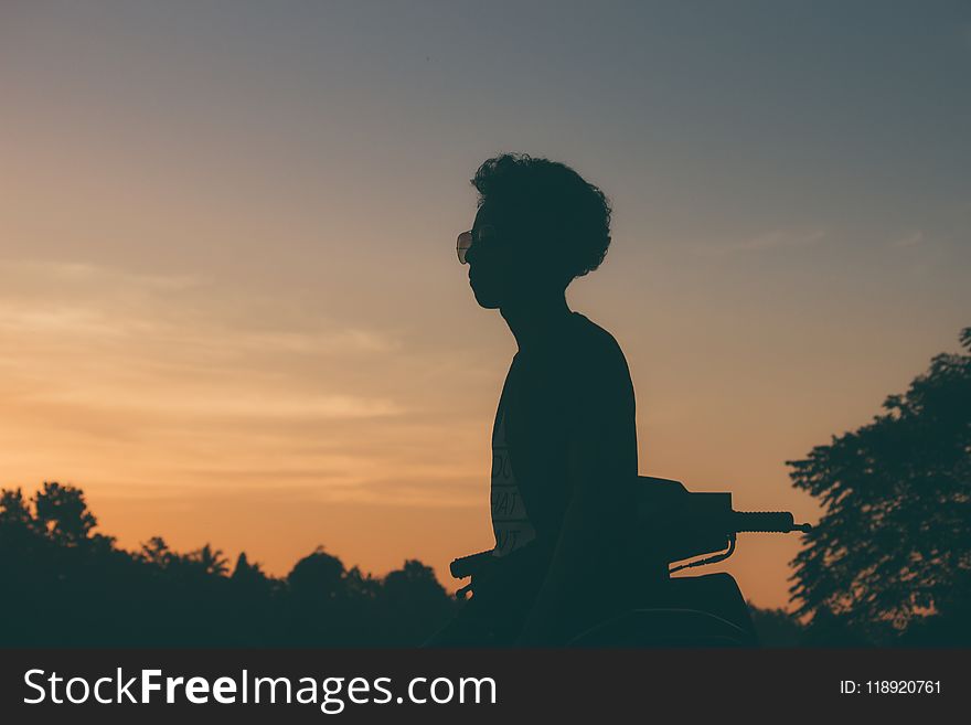 Silhouette Photo of Man Wearing Sunglasses