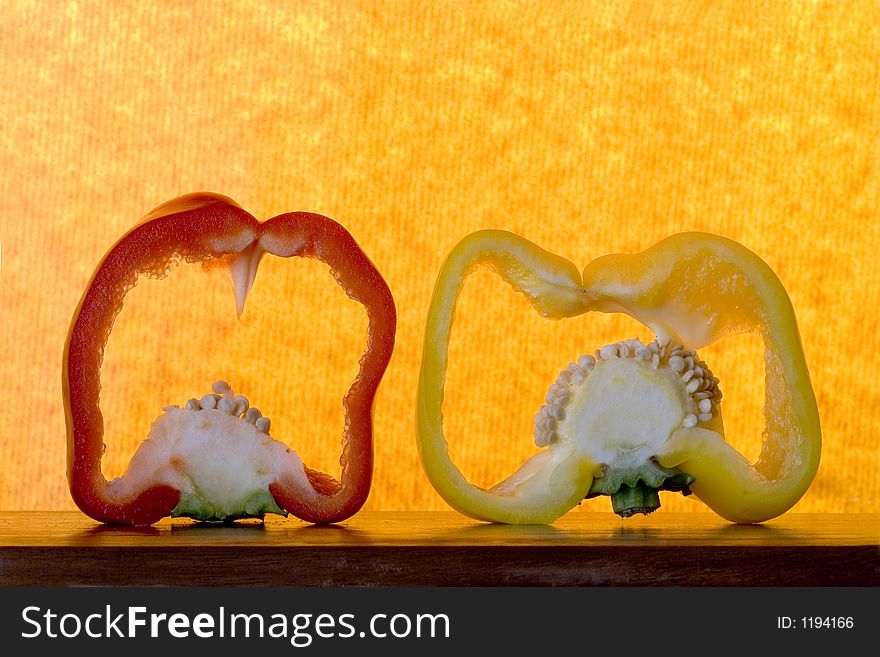 Red and yellow pepper slices