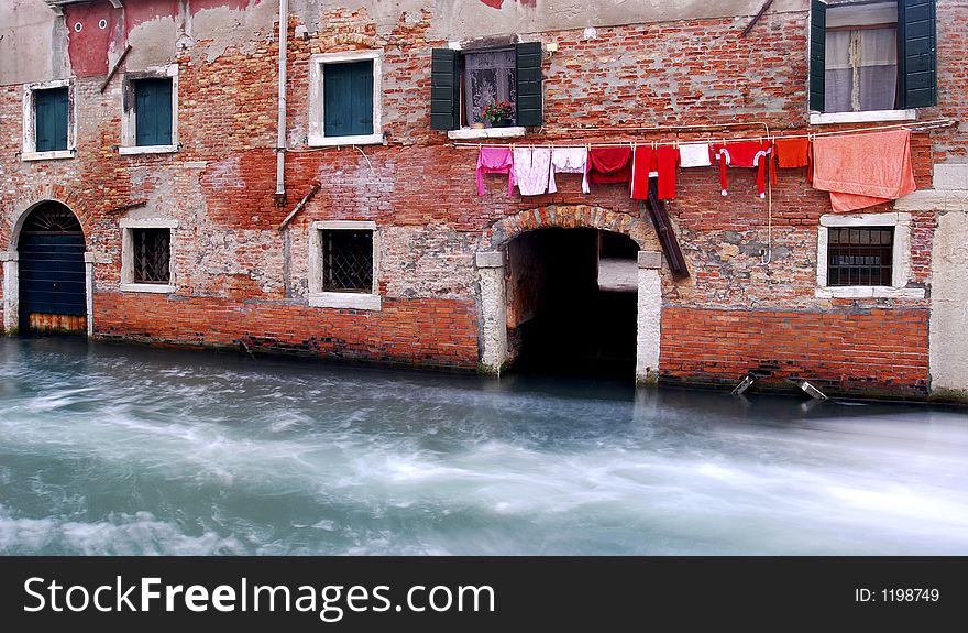 Washing hanging out, in one of the many small canals that makes up the beauty of Venice.
A boat has just wizzed by!. Washing hanging out, in one of the many small canals that makes up the beauty of Venice.
A boat has just wizzed by!