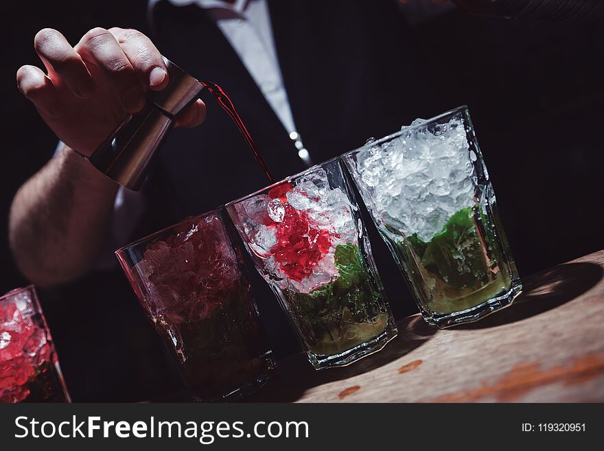 Preparation of long cocktails. Close-up