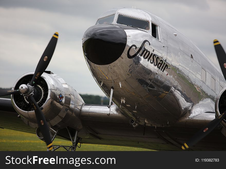 Sroissair Plane Under Gray Sky at Daytime