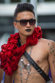 Free Topless Man Wearing Black Framed Sunglasses Royalty Free Stock Photography - 119467357