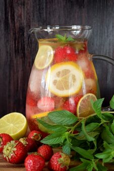 Lemonade With Strawberry, Lemon, Mint, Lime And Ice Cubes Royalty Free Stock Photography Lemonade With Strawberry, Lemon, Mint, Lime And Ice Cubes Royalty Free Stock Photography