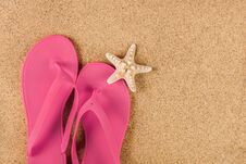 Pink Sandal Flip Flop On Sand Beach And Starfish Royalty Free Stock Images Pink Sandal Flip Flop On Sand Beach And Starfish Royalty Free Stock Images