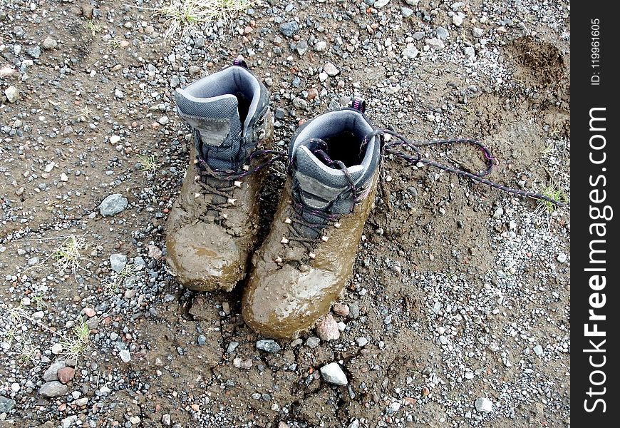 Soil, Outdoor Shoe, Shoe, Mud