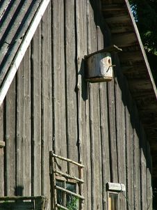 Old Cottage Bird-house Royalty Free Stock Images Old Cottage Bird-house Royalty Free Stock Images