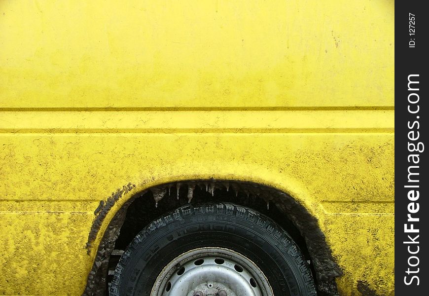 Dirty yellow car from the side
